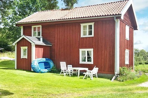 Sommerhus til 4 personer tæt på sø i Hövik.