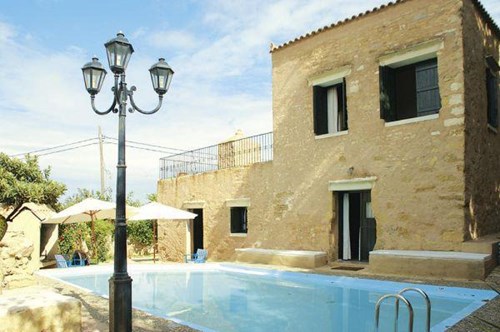Somemrhus til 2 personer med privat udendørs pool i Platanias.