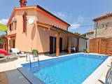 Dejligt feriehus til 6 personer med swimmingpool i den lille by Pomer i Pula.