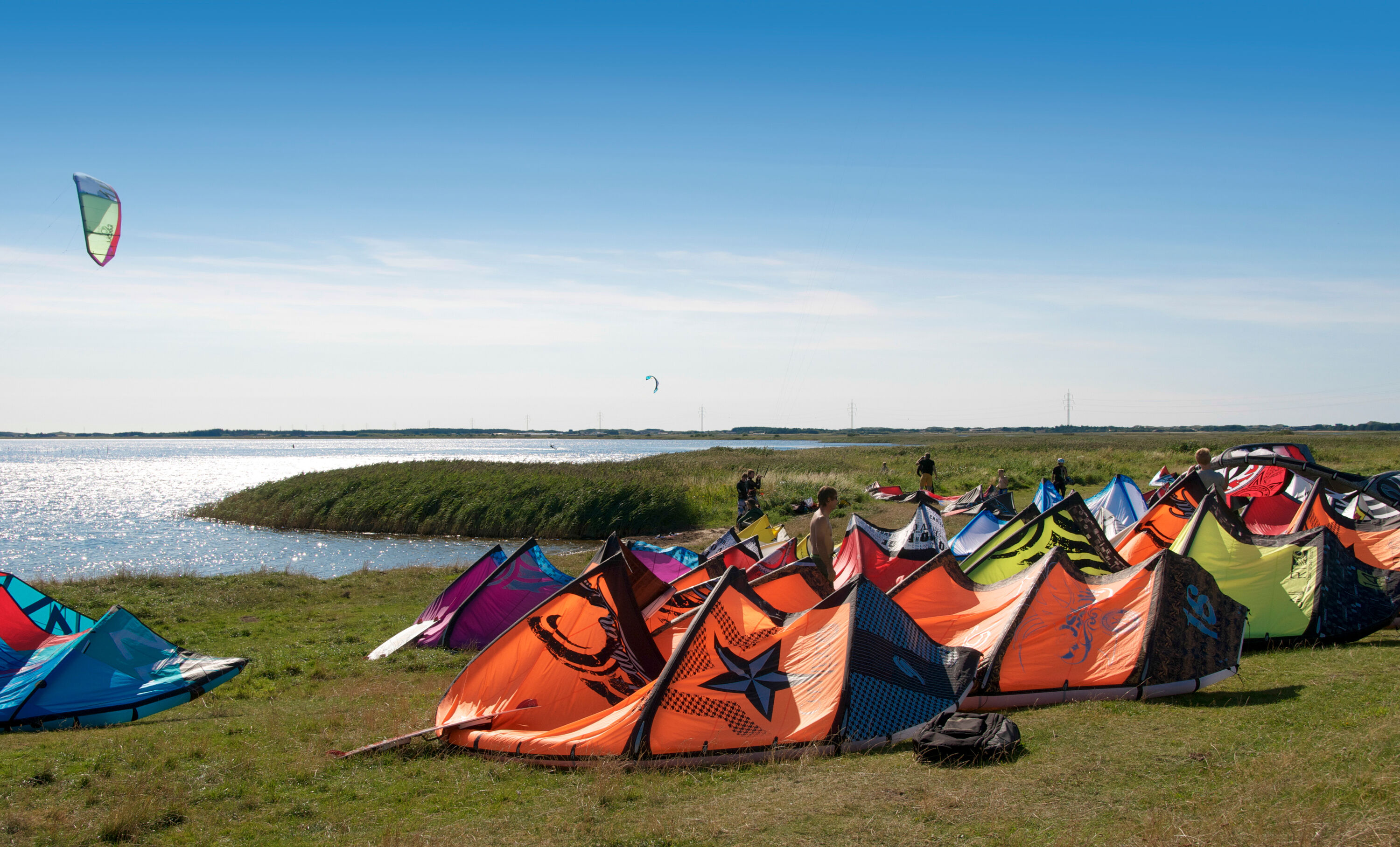 Kites ligger klar på bredden