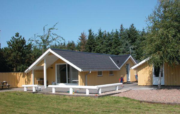 Dejligt sommerhus til 6 personer kun 500 m fra Blåvand by.